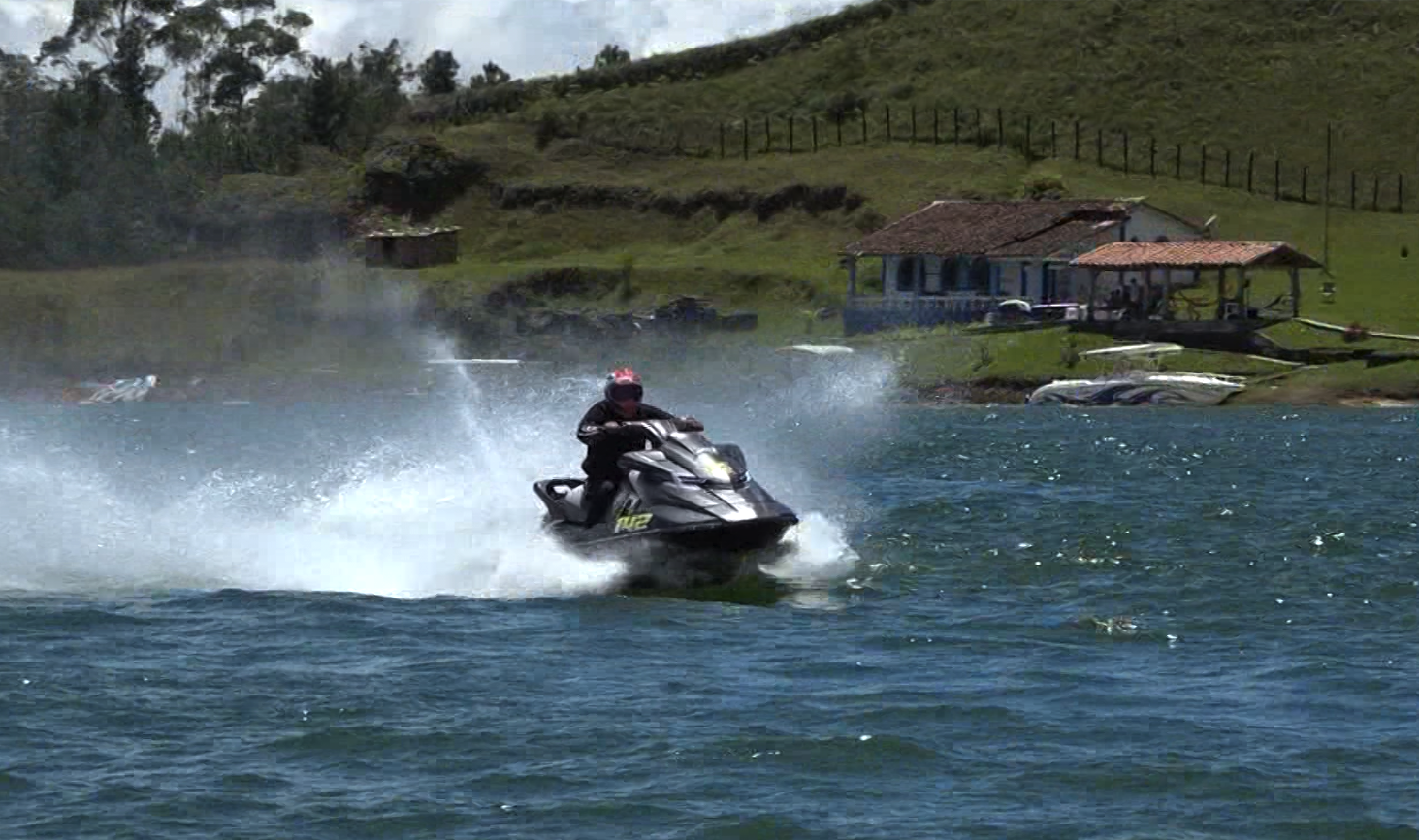 Fiesta acuática en Guatapé con la válida de Motonáutica MOTONAUTICA