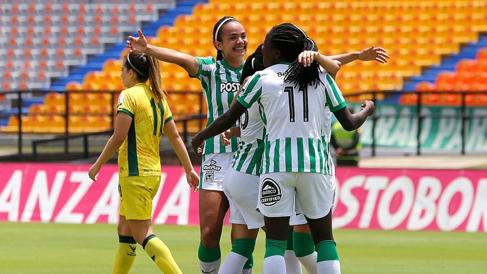 femenino futbol deportes