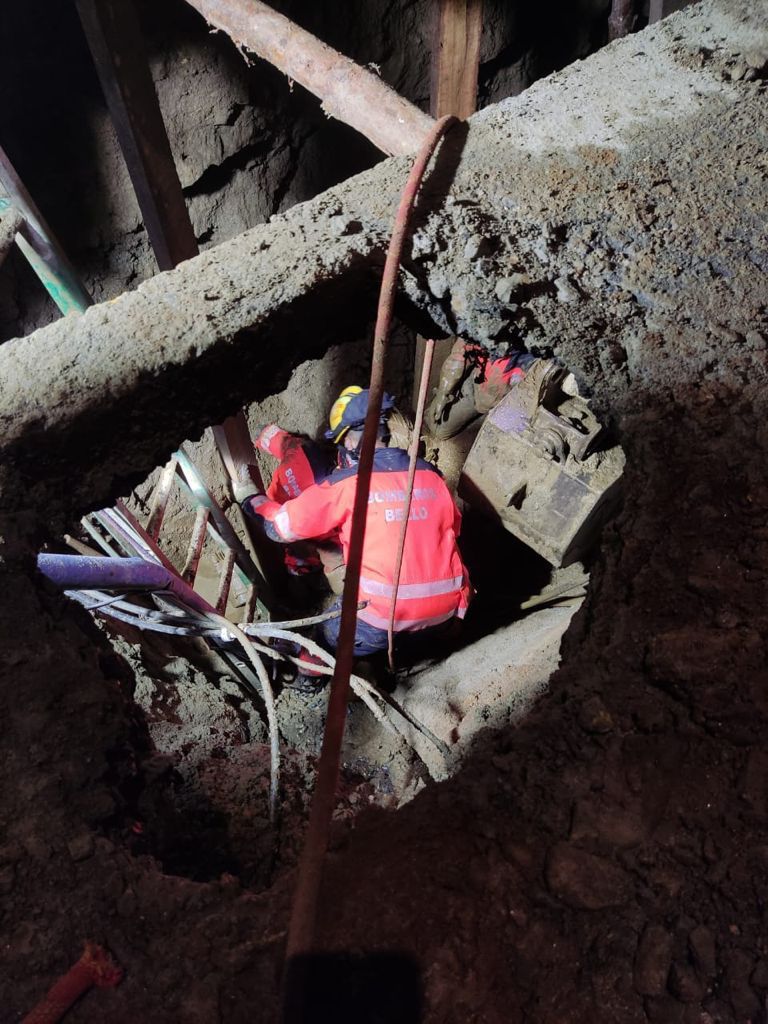 Bomberos rescatan a 2 contratistas de EPM en Bello epm