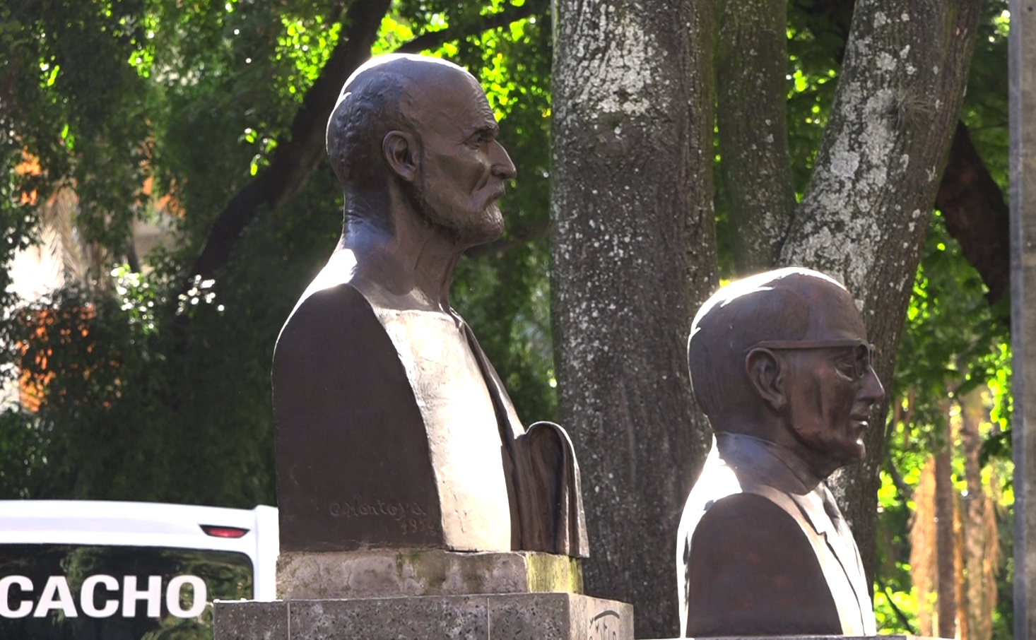 Los personajes en escultura de la avenida La Playa postre imagen