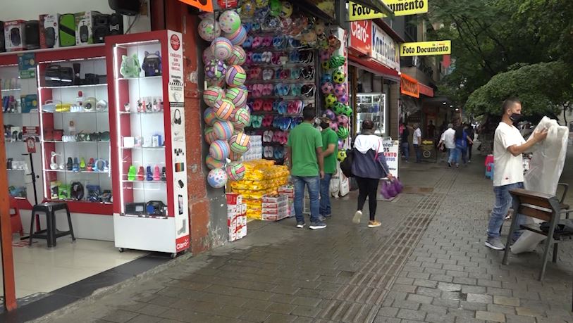 Comerciantes están afectados por falta de contenedores contenedores hueco