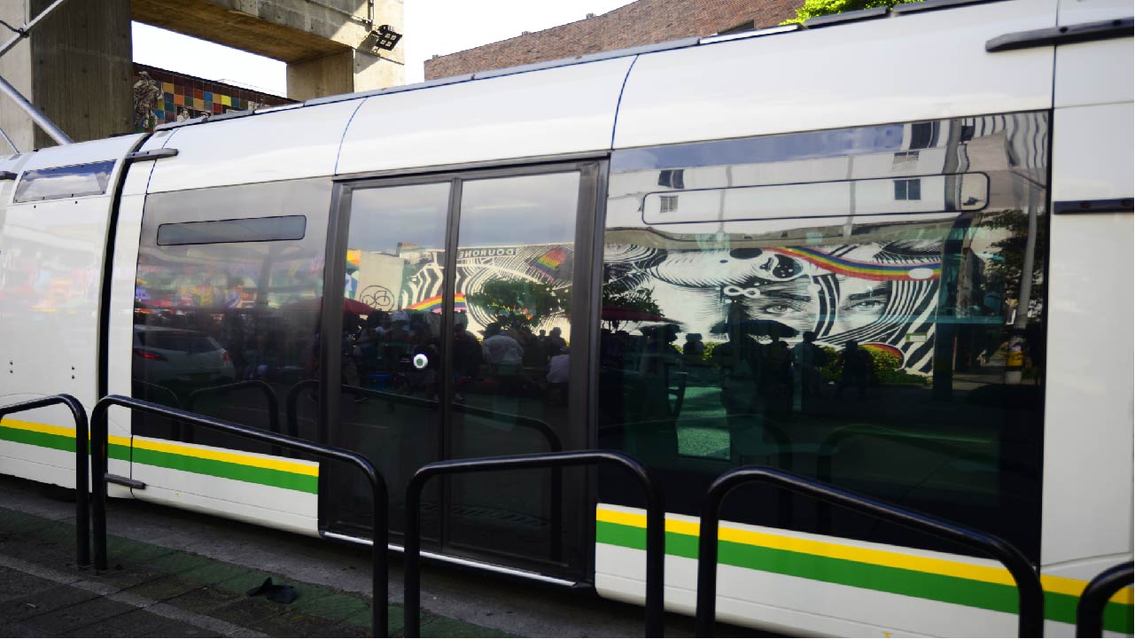 Metro: cartilla digital con 30 obras de arte urbano Metro