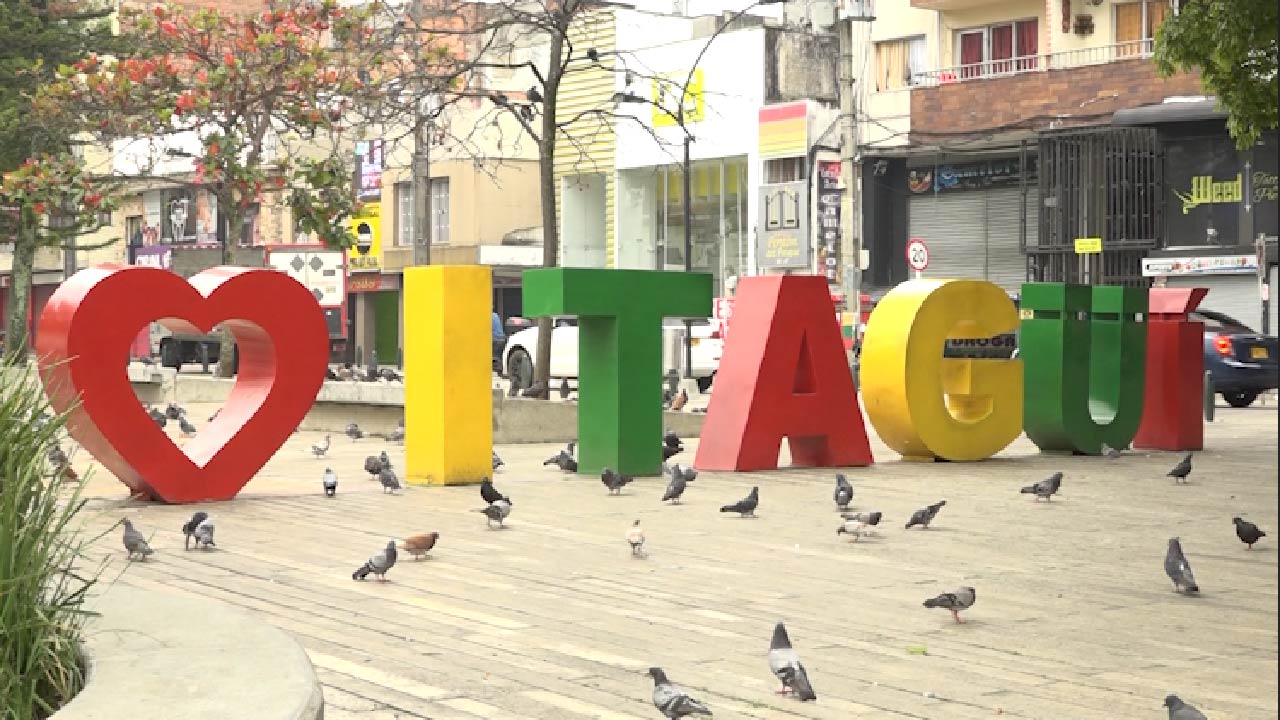 Vehículo sin control arrolla a comensal en panadería de Itagüí