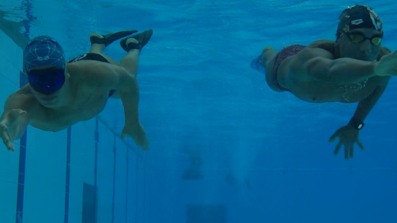 Natación con aletas