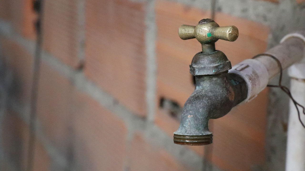 suspensión de acueducto