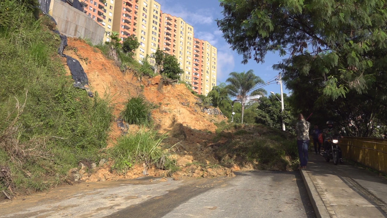 En Rodeo Alto 10 mil personas siguen incomunicadas por deslizamiento Rodeo Alto