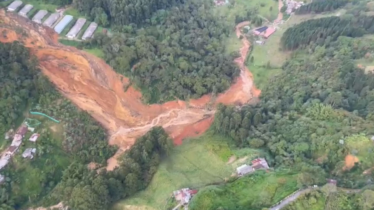 Alerta naranja por el taponamiento de la quebrada Doña María Alerta naranja