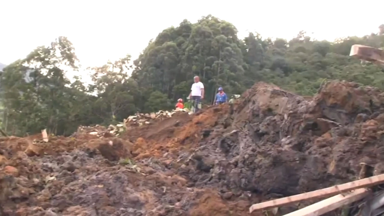 Fallecen una mujer y un bebé por avalancha en San Antonio de Prado Avalancha