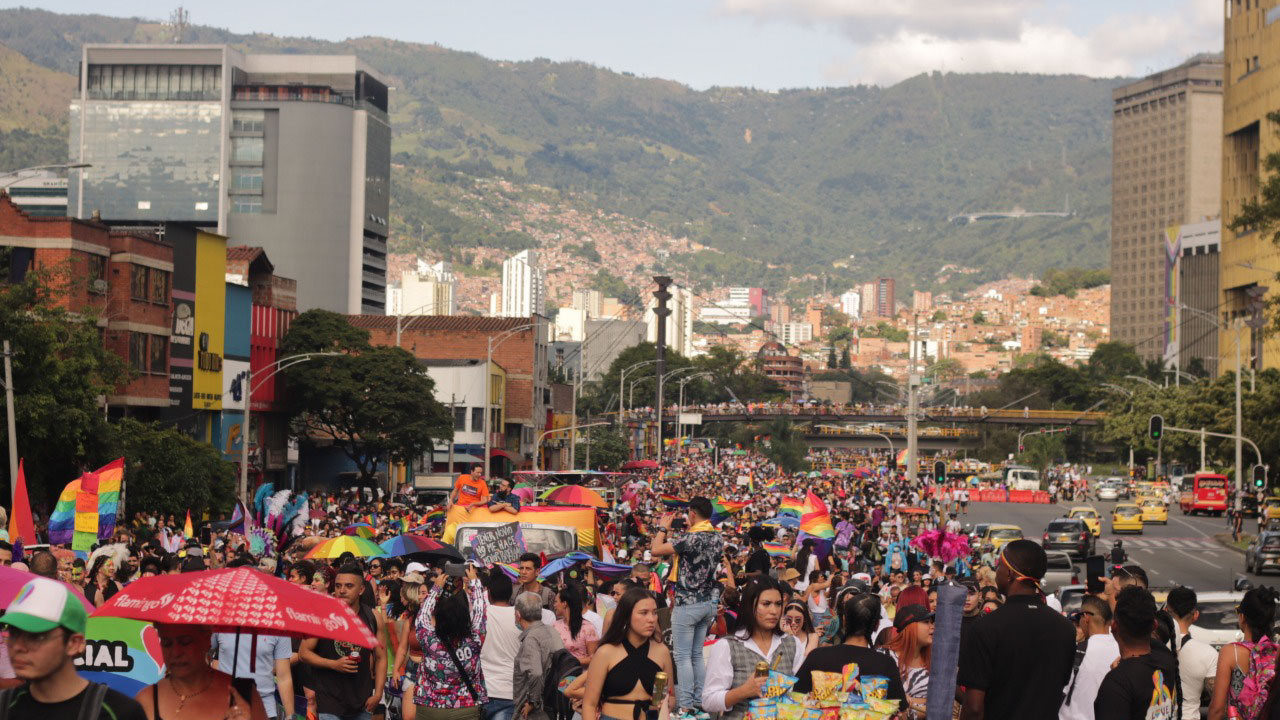 Más de 80 mil personas asistieron a la marcha por el orgullo LGBTIQ+ en Medellín Se esperan 90 mil personas en la marcha del Orgullo