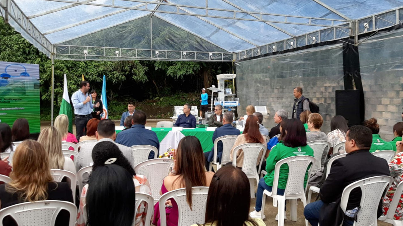 Gobernación entrega equipos biomédicos en La Estrella Estrella