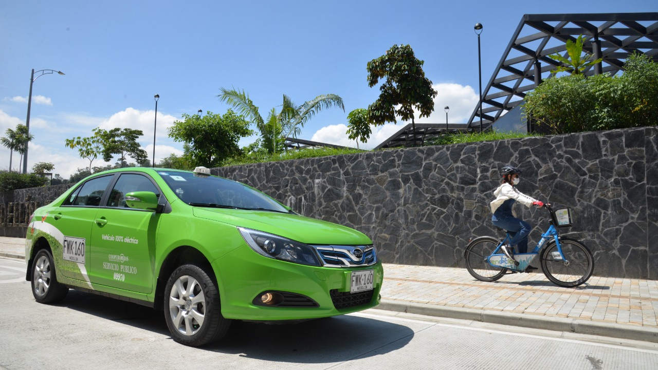 31 de agosto, fecha límite para inscripción a la convocatoria de adquisición de taxis eléctricos Taxis eléctricos