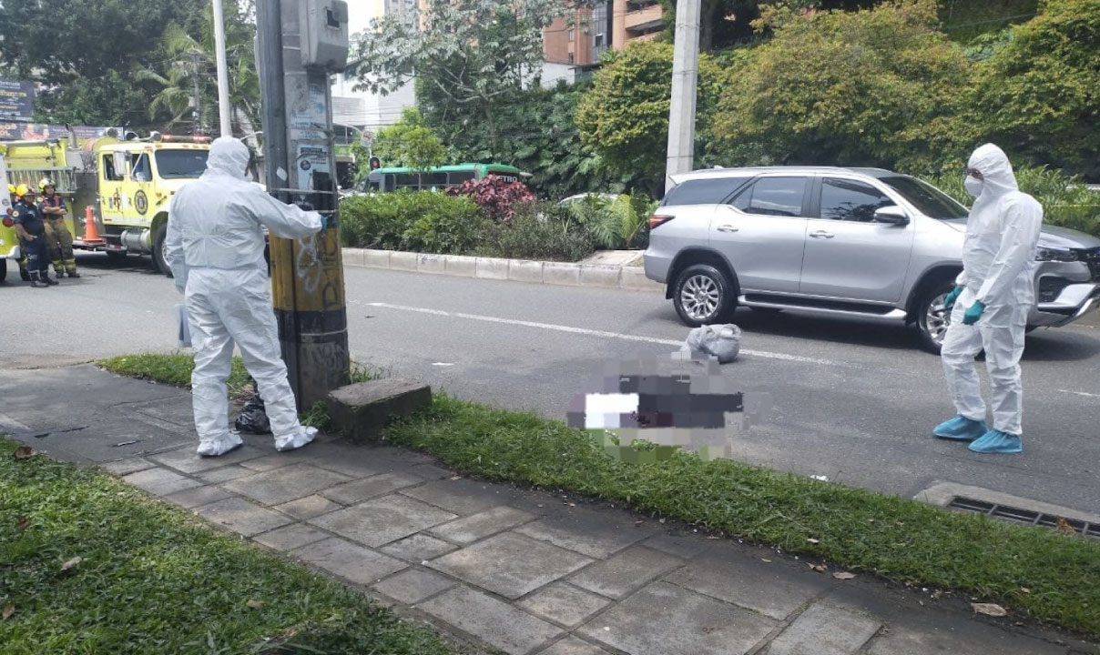 Mujer fue arrollada por una camioneta en Av. El Poblado mujer
