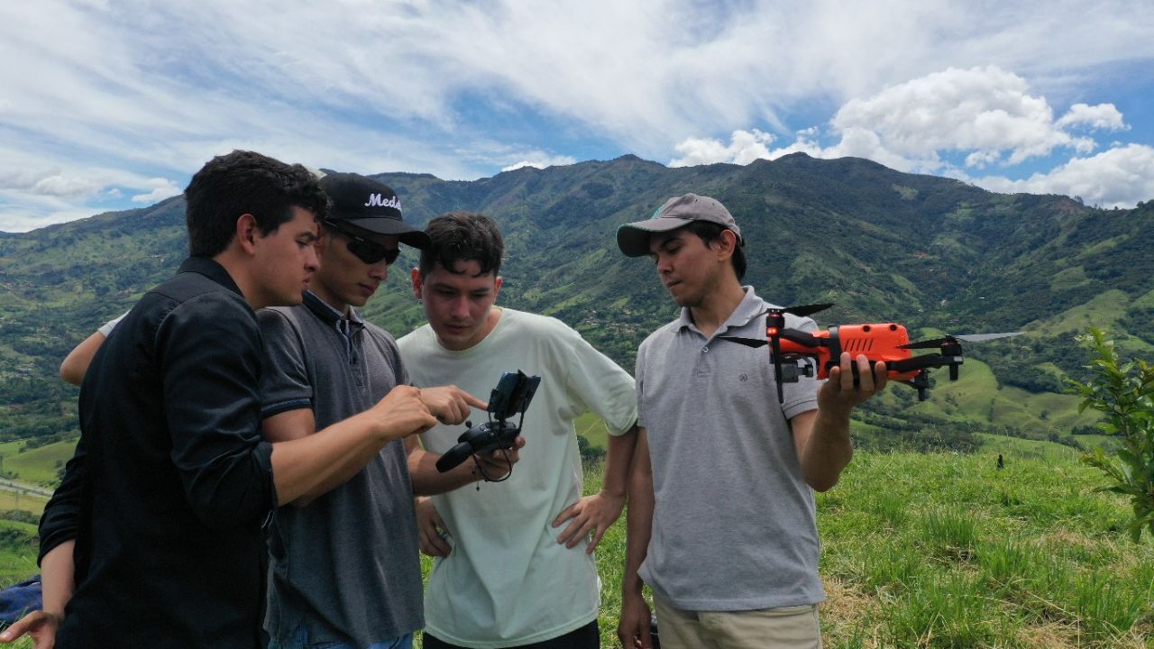 Abierta la convocatoria para aprender a manejar drones en Medellín Drones