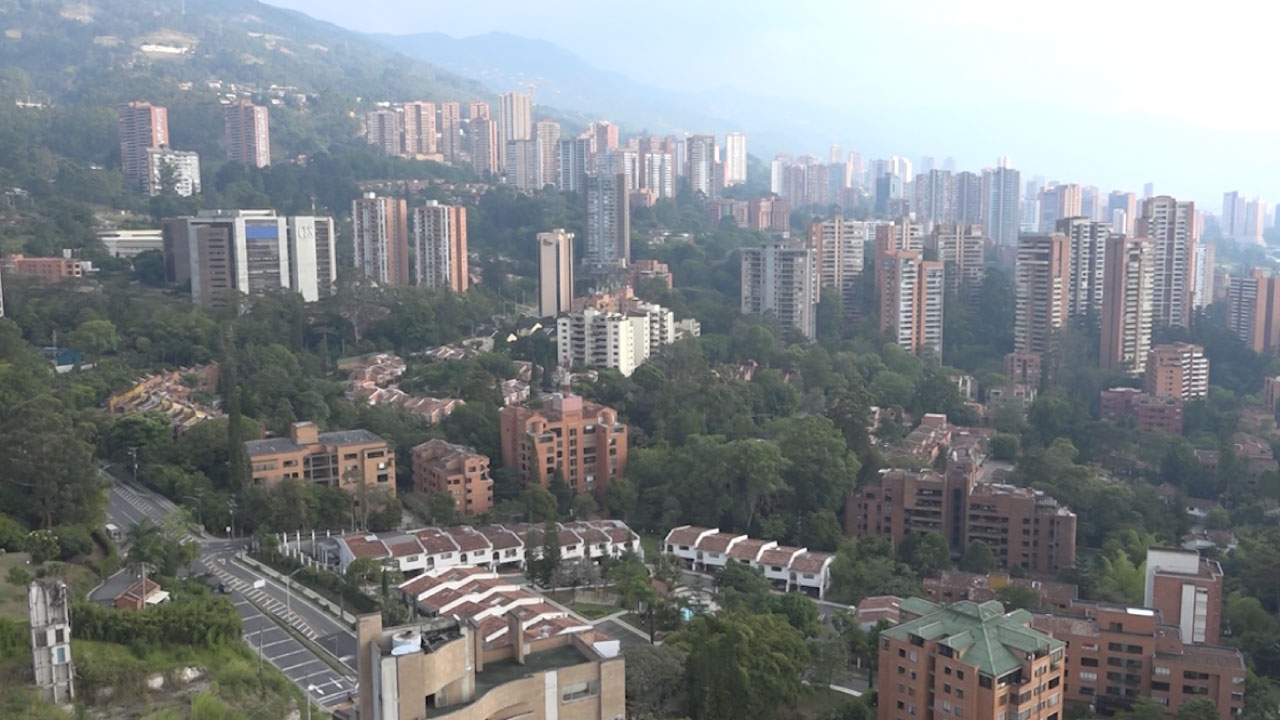 Un vehículo perdió el control y chocó contra una guardería en El Poblado vehículo