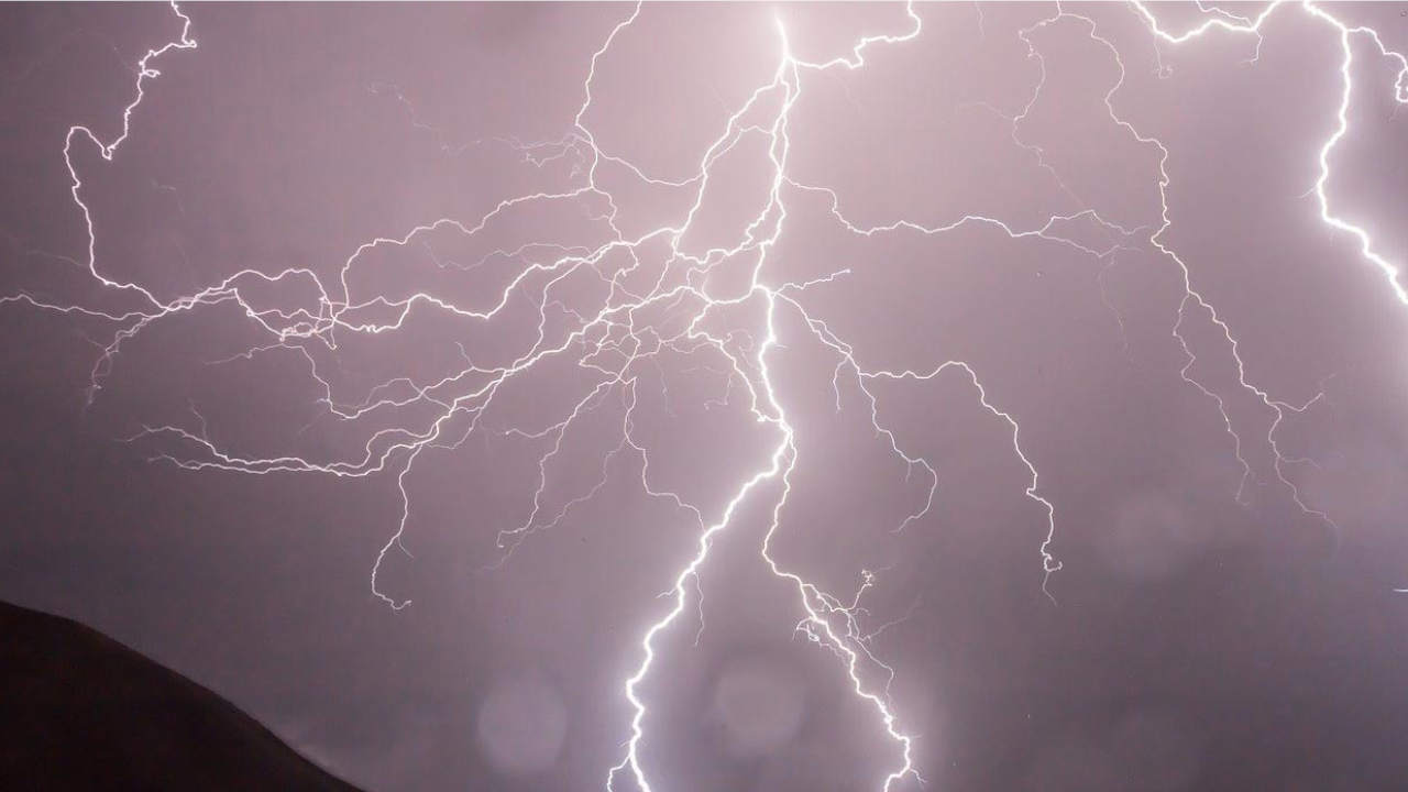 Tome medidas de protección ante la presencia de una tormenta eléctrica