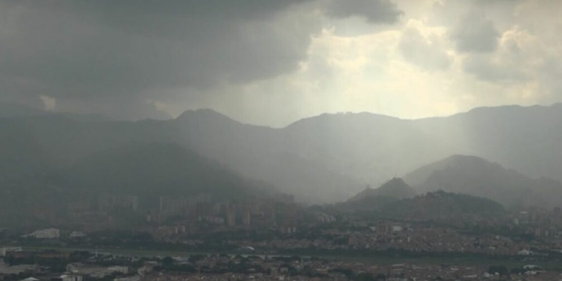 Máxima alerta por fuertes lluvias en Antioquia para este martes y jueves