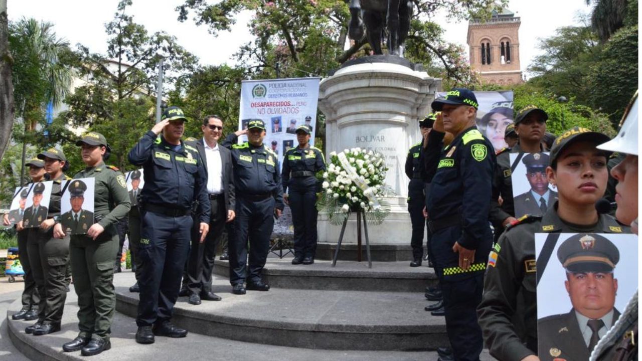 Con ofrenda floral, conmemoraron los 131 años de la Policía Nacional ofrenda-policía
