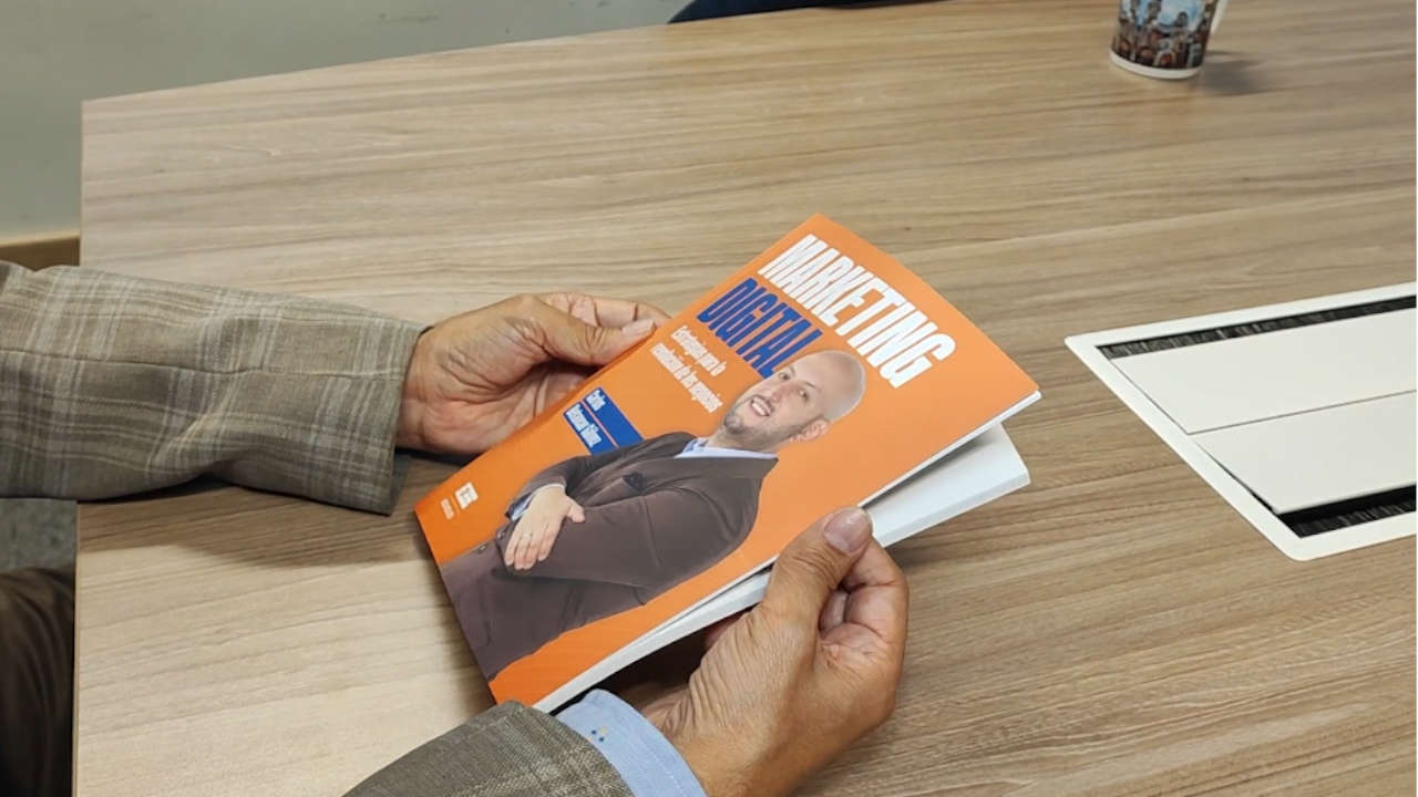 Un libro de marketing digital y una aplicación de citas en “Cliqueando” marketing digital