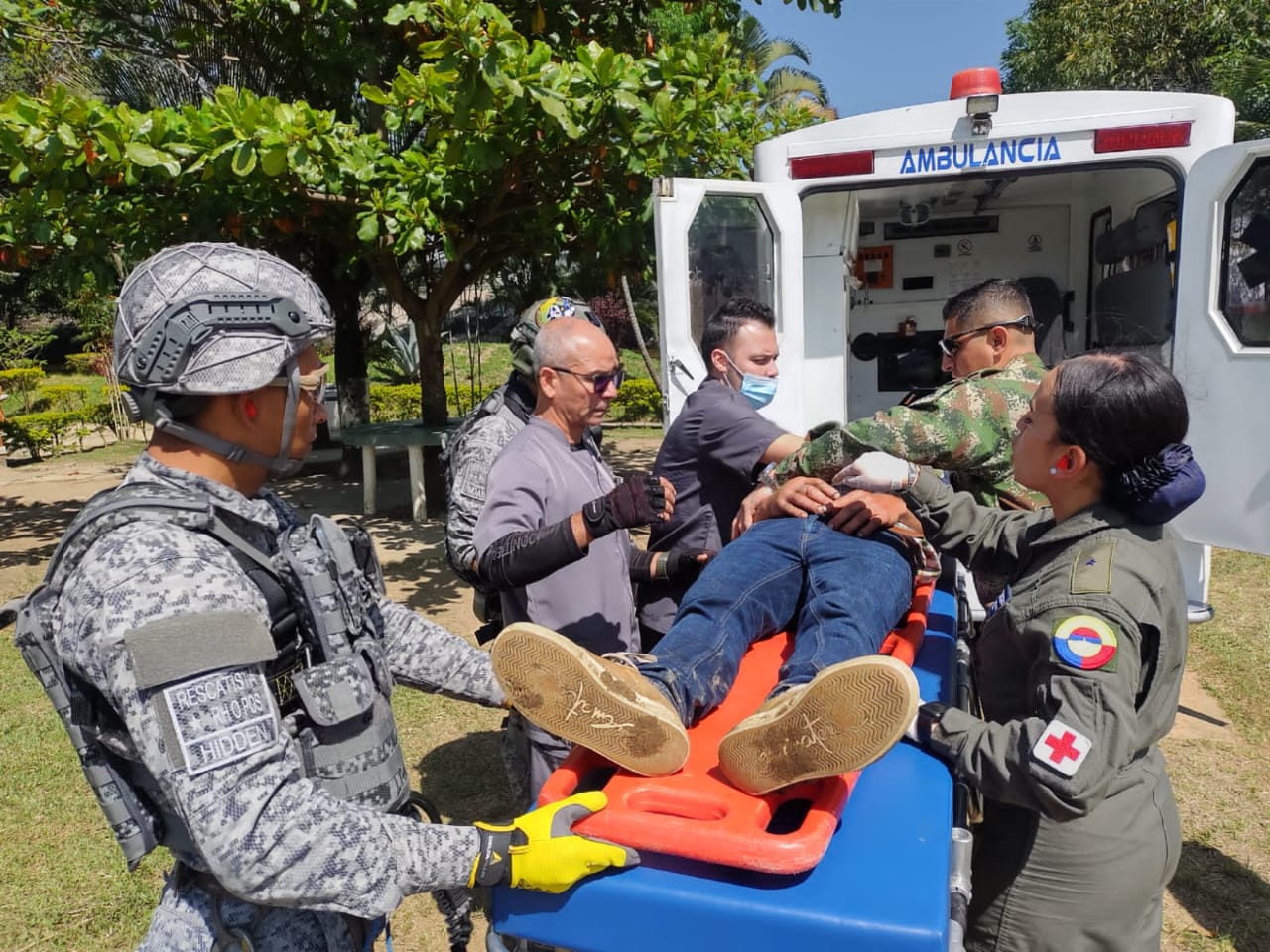 Trasladan en helicóptero a hombre que sufrió mordedura de serpiente 1 WhatsApp Image 2022 12 04 at 08.41.36 1