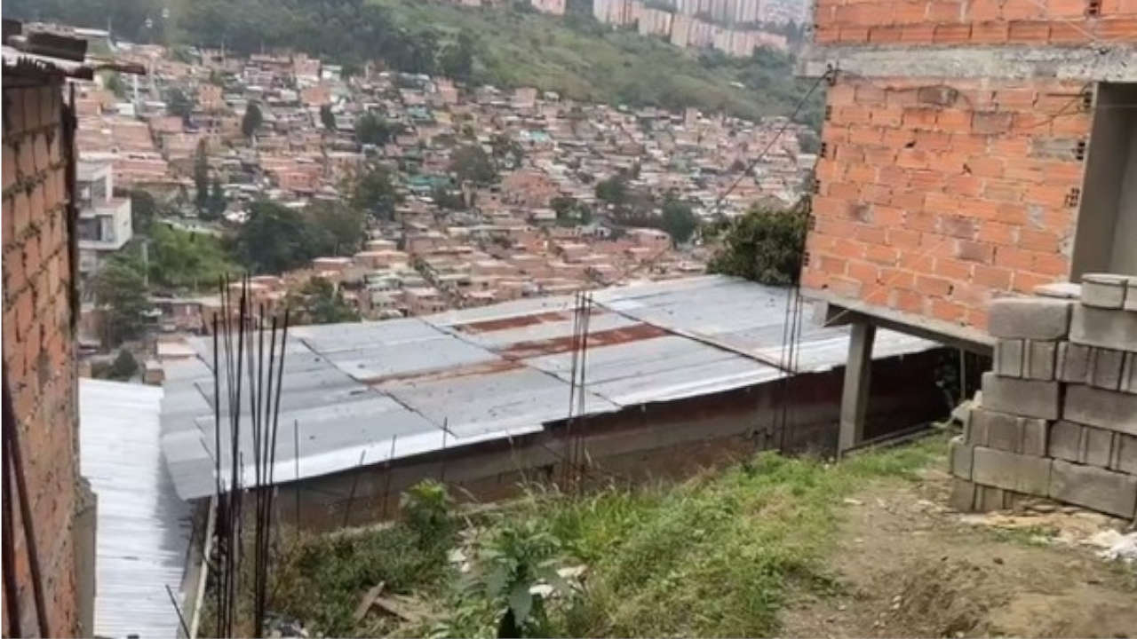Menor de 4 años murió por caída de muro en el barrio Olaya Olaya