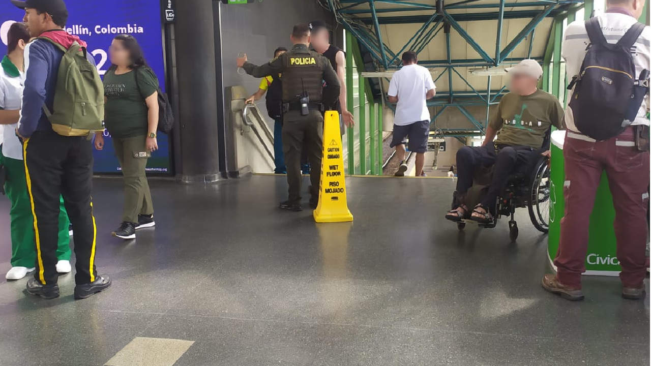 En flagrancia: no alcanzó a llevarse un cono de seguridad de la estación Industriales del Metro flagrancia