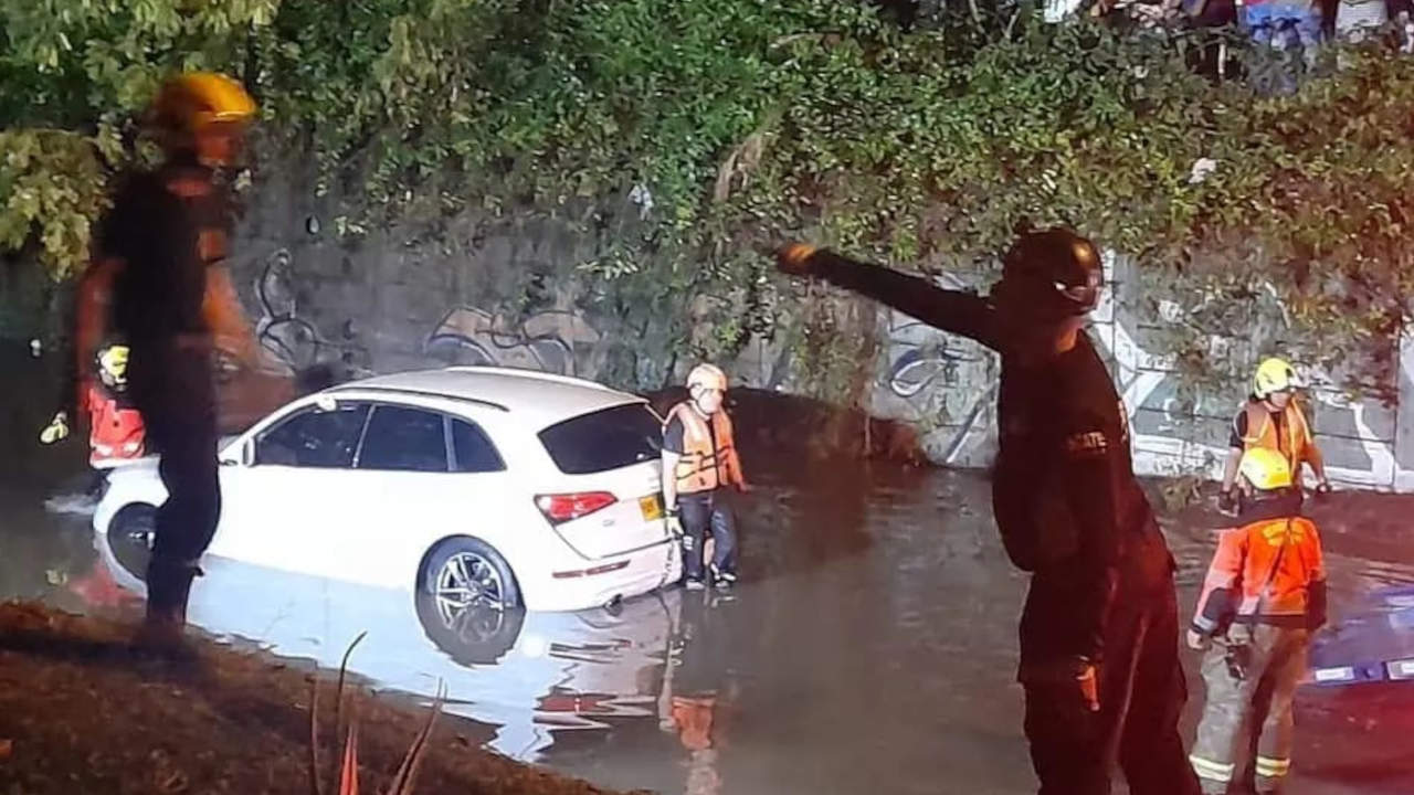 Familia de la mujer que se ahogó en el deprimido Los Músicos de Medellín piden indemnización carro inundado