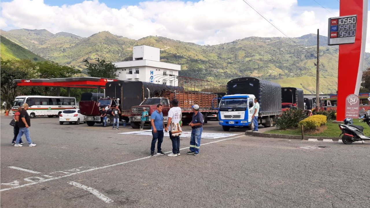 Camioneros han perdido 30 mil millones por bloqueos bloqueo