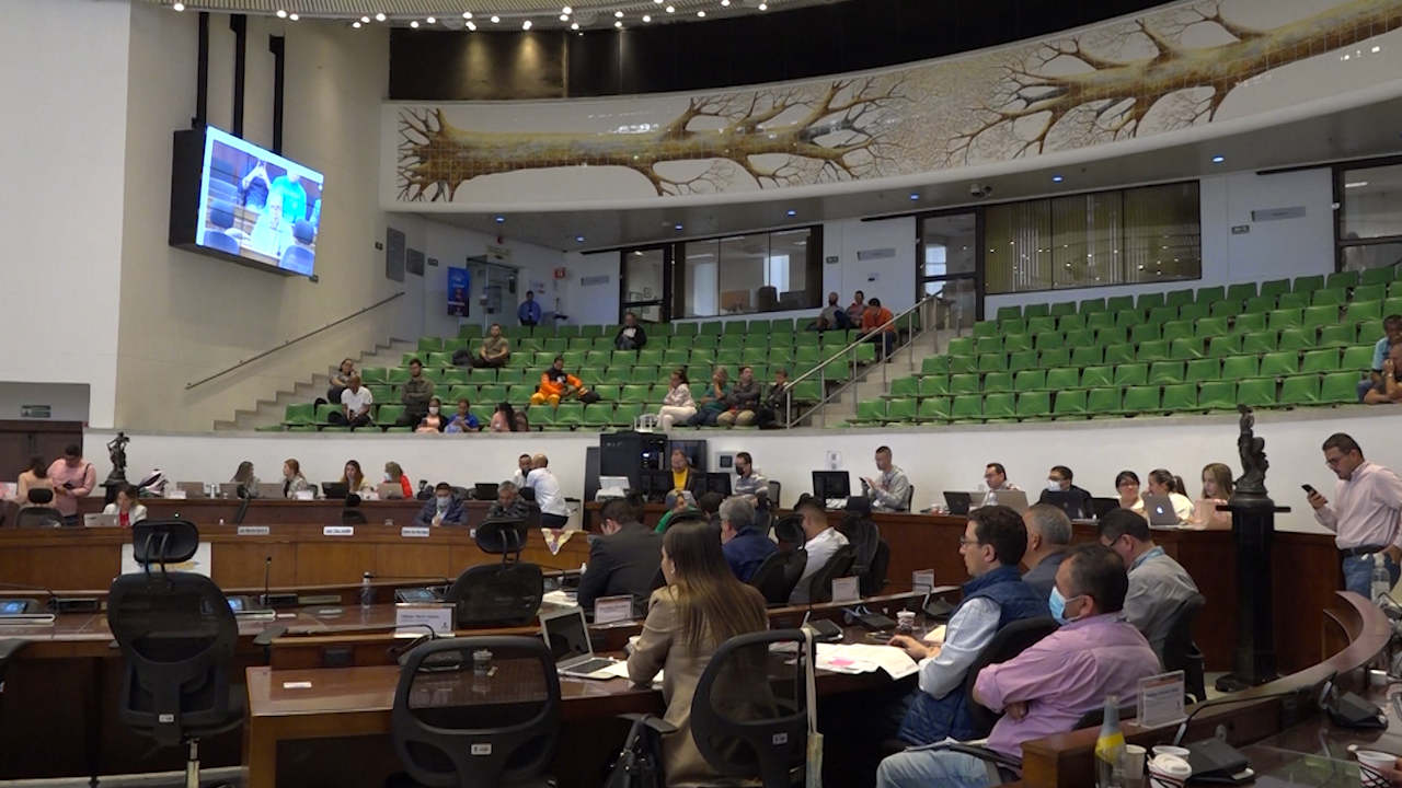 Volvió a suspenderse el debate de los $300.000 millones de EPM