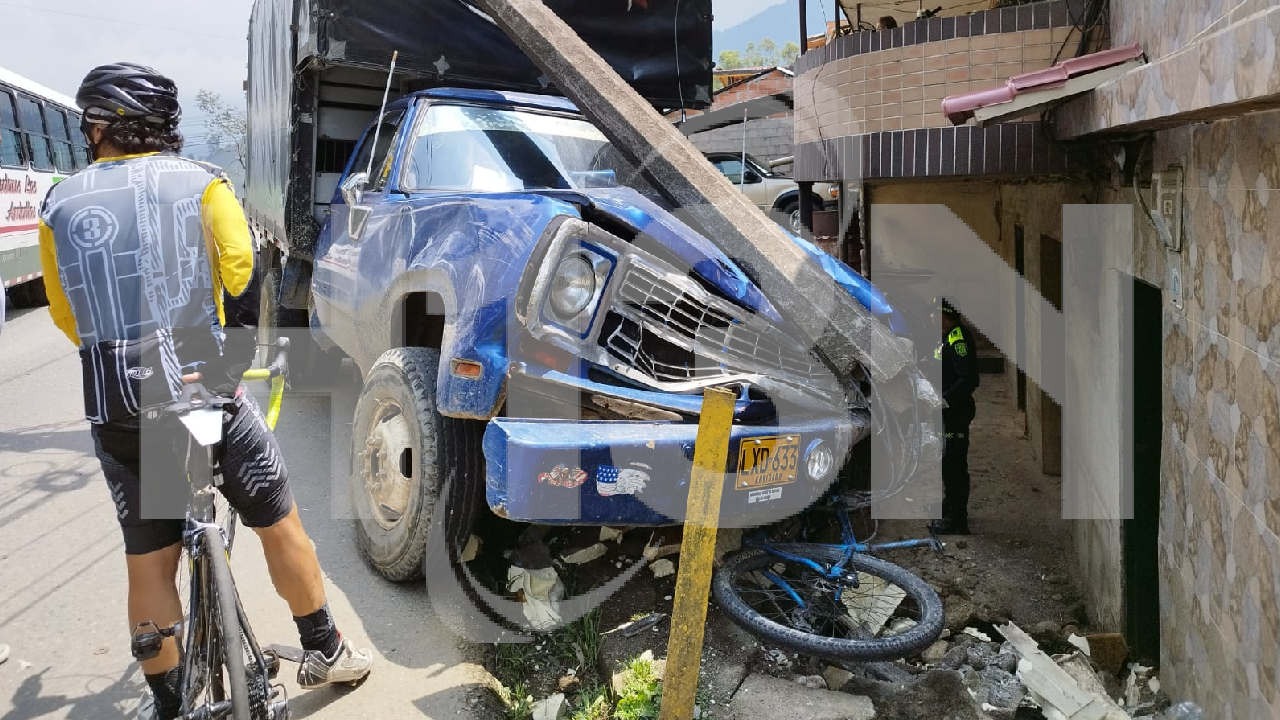 accidente via vieja caldas arroyan 4 ciclistas