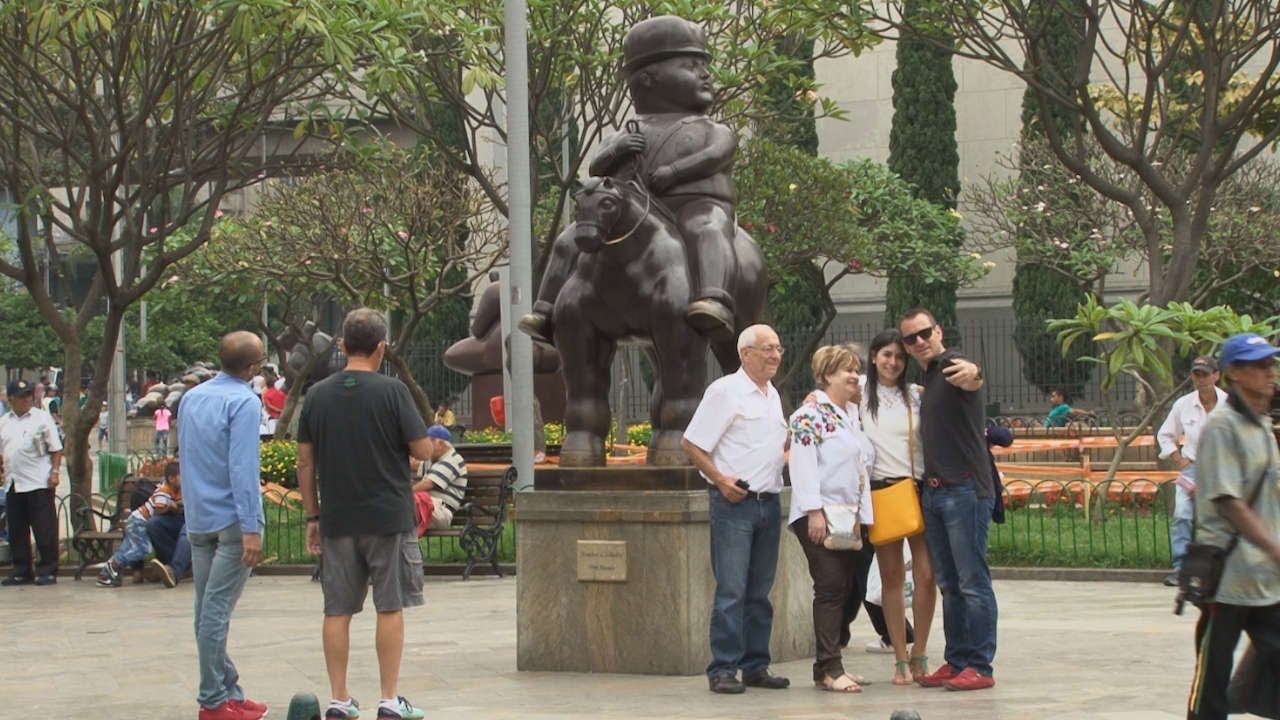 ¡Descubre Medellín gratis! 5 planes imperdibles para una semana cultural planes-gratis-que-hacer-medellin-plaza-botero-cultura