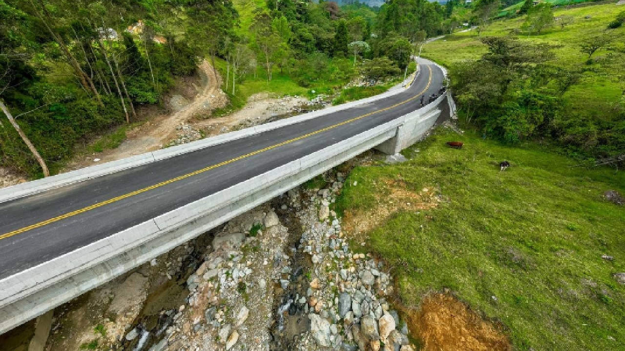 Nuevo puente Naranjal -Boquerón en San Cristóbal puente san cristobal