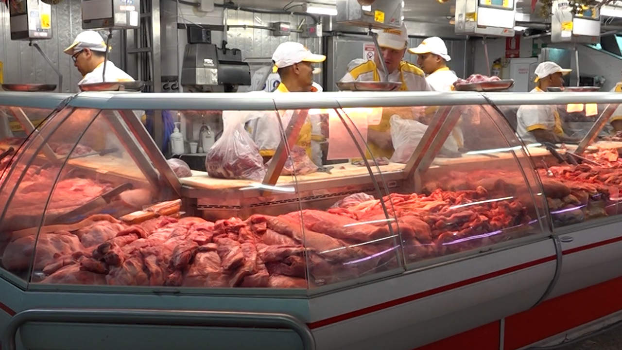 Precio de la carne para el consumidor aumentó en un 84 % Según la asociación de frigoríficos de Colombia el precio de la carne para el consumidor aumentado en un 84%