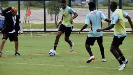 Selección Sub-17 enfrenta esta noche a Brasil