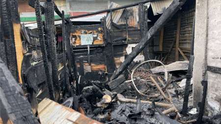 Dos casas se incendiaron en Manrique y una persona resultó lesionada