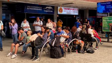 Hoy es el día con el mayor flujo de pasajeros en las terminales de transporte de la ciudad durante la Semana Santa.