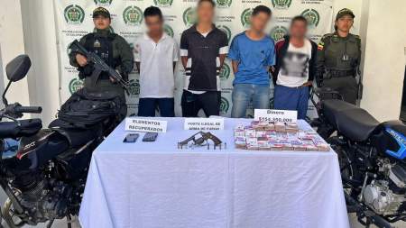 Padre e hijo capturados junto a otros dos, por fleteo en El Santuario