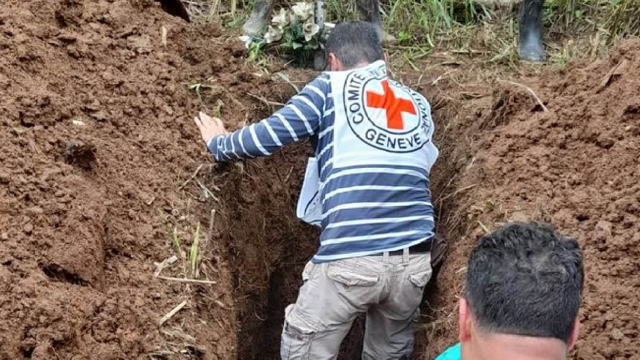 cruz roja recupera cuerpo de desaparecido