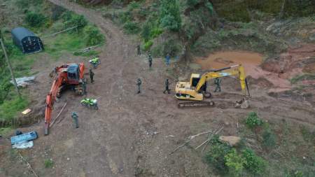 Capturan a seis sujetos que usaban maquinaria amarilla para la explotación ilícita de minerales