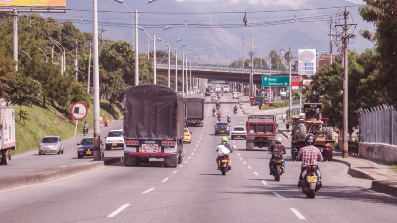 ¡Tenga cuidado! En la autopista Norte hay un reguero de ACPM precio-ACPM