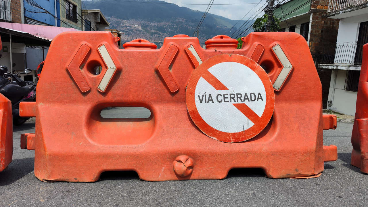La Concesionaria Vial del Pacífico, Covipacífico, anunció el cierre vial nocturno de un carril en Ancón Sur Tenga presente tomar rutas alternas si necesita movilizarse por estos lugares de la ciudad
