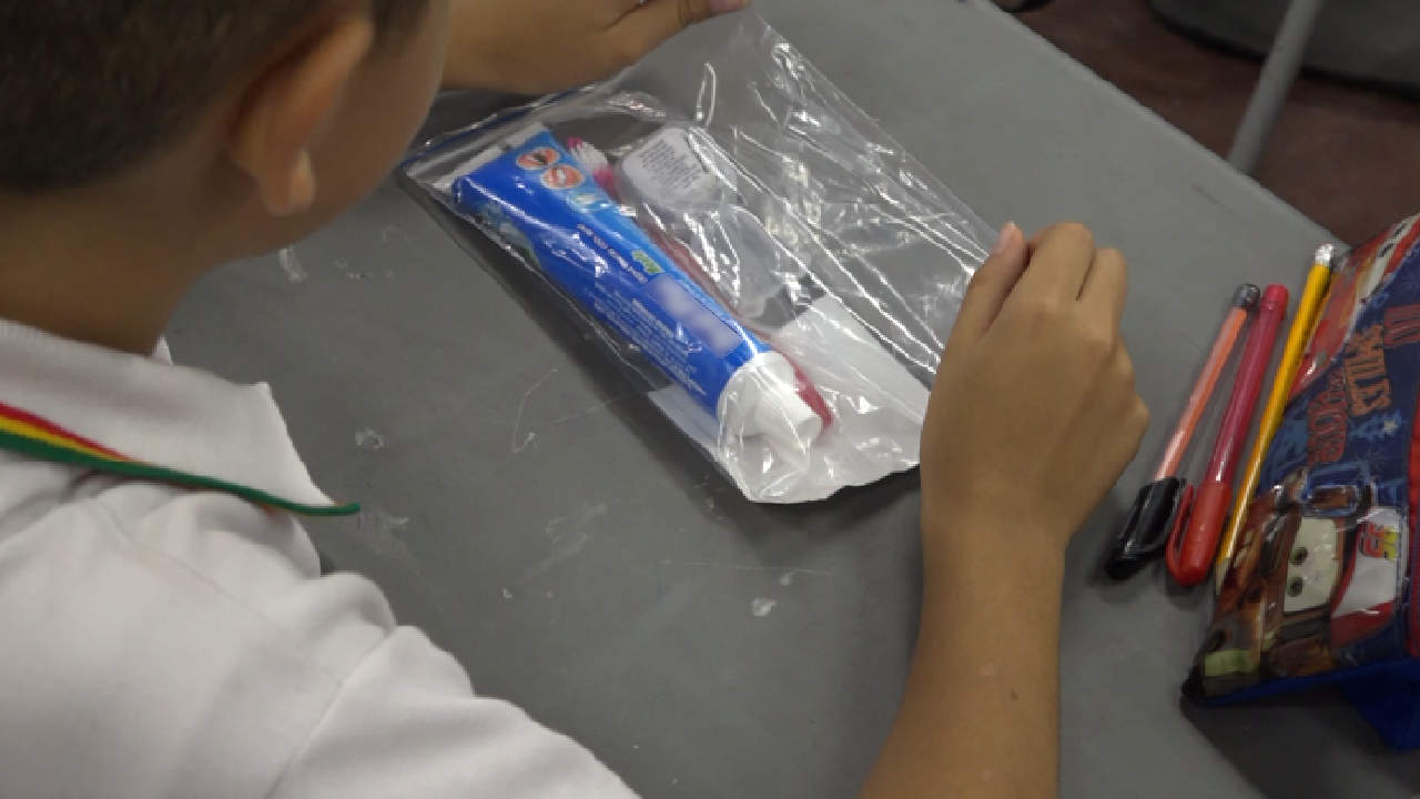 Inicia entrega de sesenta mil kits bucales a estudiantes