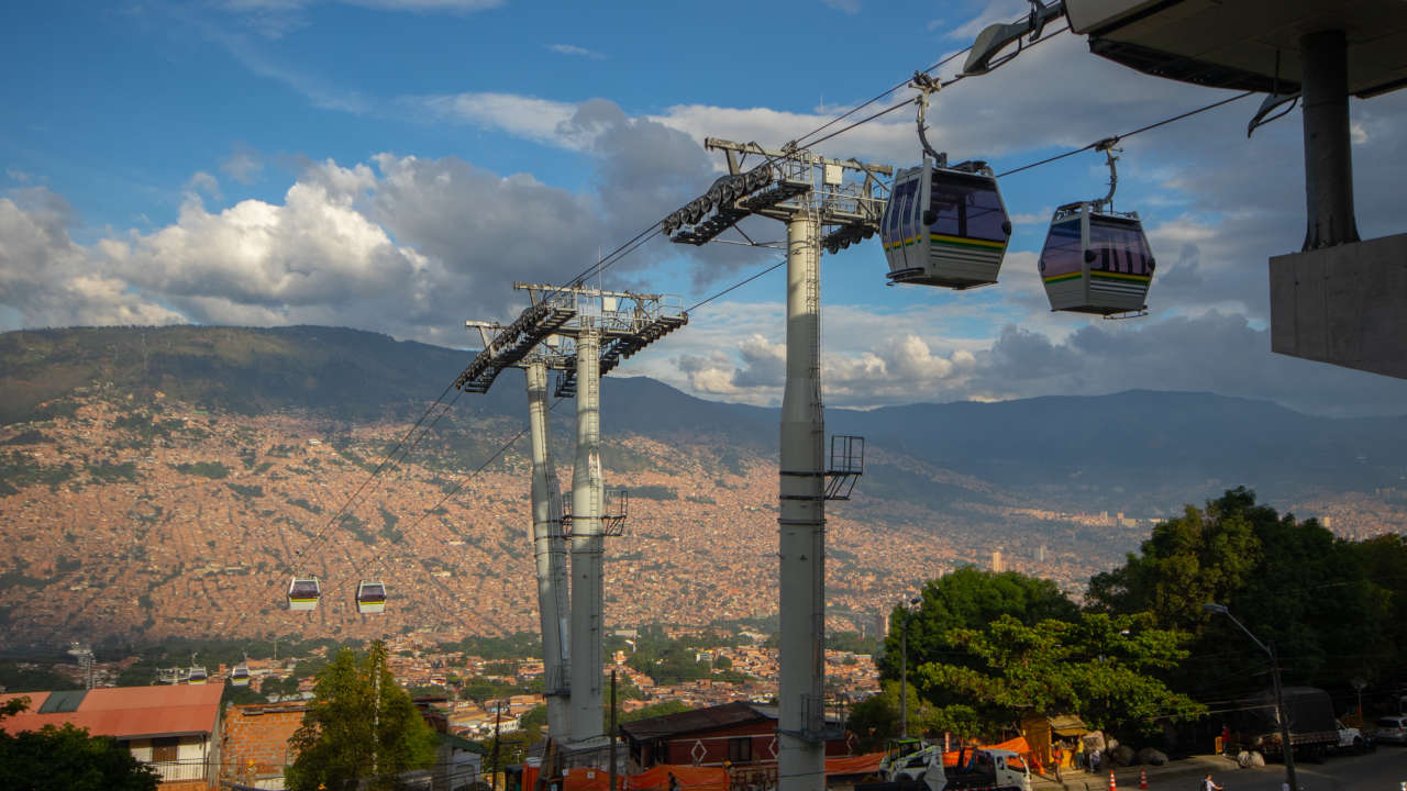 La Alcaldía de Medellín menciona que la ciudad redujo el índice de pobreza multidimensional