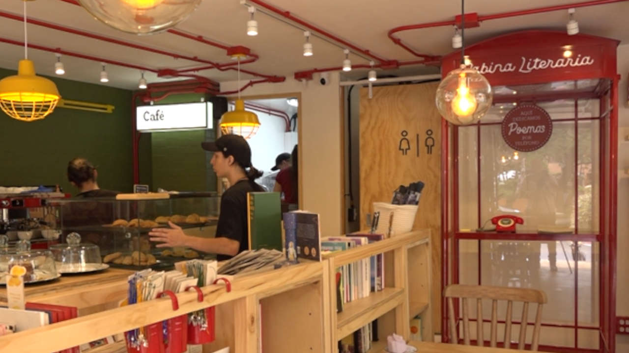 café