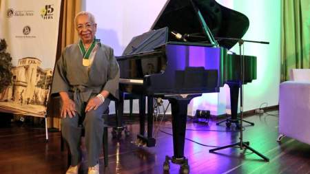 Hoy es el cumpleaños de la reconocida pianista antioqueña, Teresita Gómez