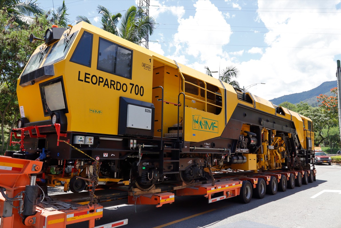 Llegó la bateadora Leopardo al Metro de Medellín 1 WhatsApp Image 2023 05 04 at 3.28.00 PM