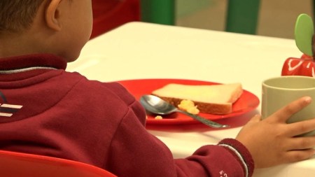 Programa de Alimentación Escolar – PAE comenzó desde el inicio de clases en la ciudad, los estudiantes de las escuelas públicas ya cuentan con este beneficio PAE-escolares