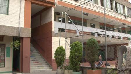 Docente señalado de abuso a menores es suspendido de su cargo