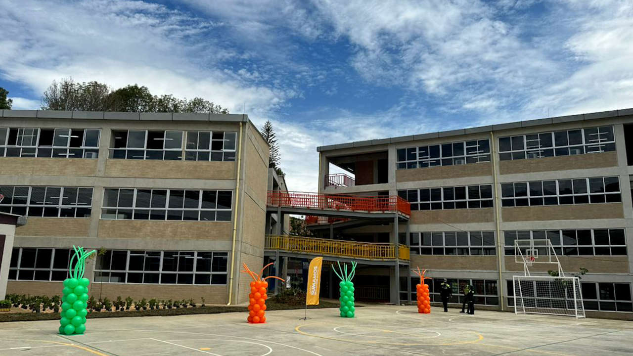 Entregaron la Institución Educativa Normal Superior de Envigado Envigado