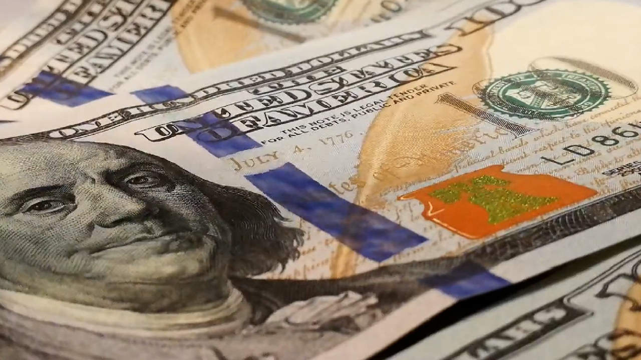 Situación política, uno de los posibles factores de la baja del dólar