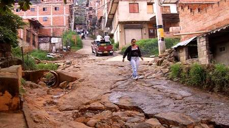 Comunidad de la Gabriela reclama soluciones para el control de aguas